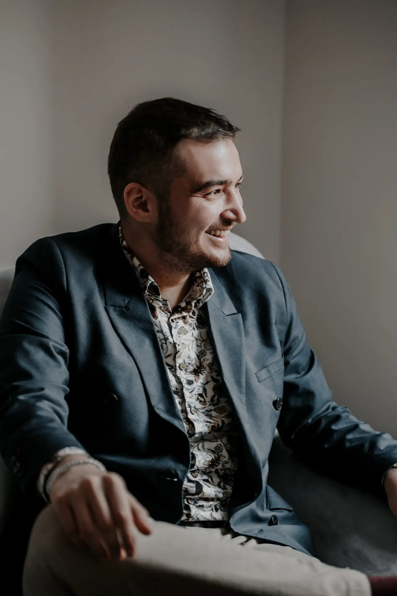 Jakub Tomaštík, finanční poradce - při práci s klientem